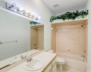 7032 River Run Boulevard - Photo Thumbnail 18