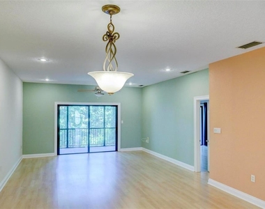 7032 River Run Boulevard - Photo Thumbnail 6