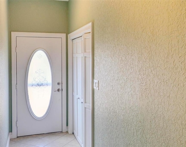 7032 River Run Boulevard - Photo Thumbnail 2