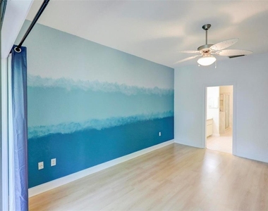 7032 River Run Boulevard - Photo Thumbnail 11