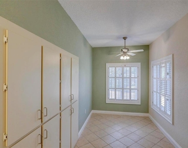 7032 River Run Boulevard - Photo Thumbnail 5