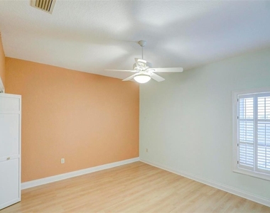 7032 River Run Boulevard - Photo Thumbnail 17