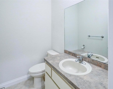 7032 River Run Boulevard - Photo Thumbnail 20