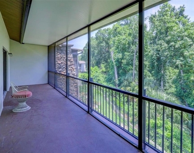 7032 River Run Boulevard - Photo Thumbnail 8