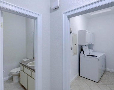 7032 River Run Boulevard - Photo Thumbnail 19