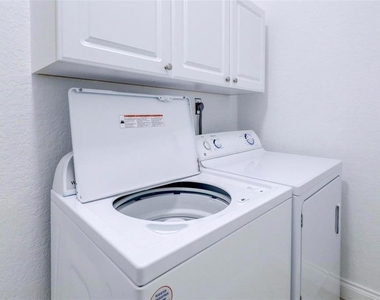 7032 River Run Boulevard - Photo Thumbnail 21