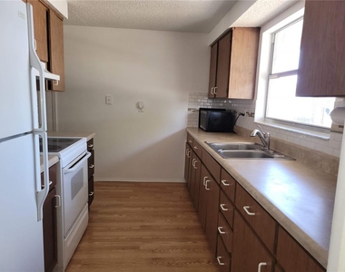6430 Lomand Avenue - Photo Thumbnail 3
