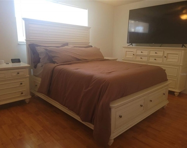 6430 Lomand Avenue - Photo Thumbnail 11