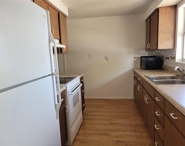 6430 Lomand Avenue - Photo Thumbnail 4