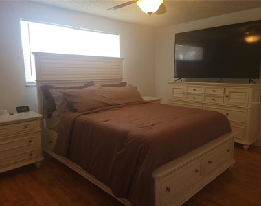 6430 Lomand Avenue - Photo Thumbnail 10