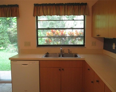 1750 Atrium Drive - Photo Thumbnail 8