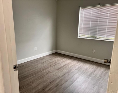 1299 Birchcrest Boulevard - Photo Thumbnail 8