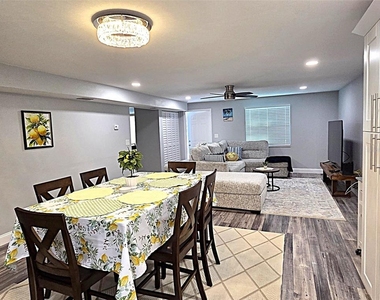 5105 Tangerine Avenue S - Photo Thumbnail 4