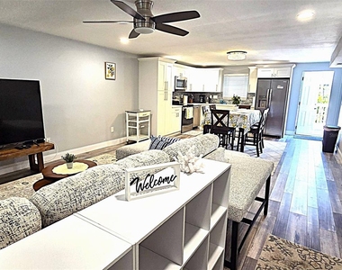 5105 Tangerine Avenue S - Photo Thumbnail 3