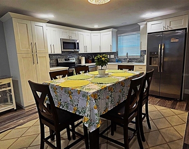 5105 Tangerine Avenue S - Photo Thumbnail 5
