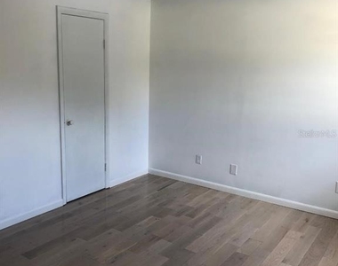 7501 Gallineta Court - Photo Thumbnail 17