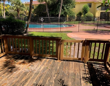 7501 Gallineta Court - Photo Thumbnail 9