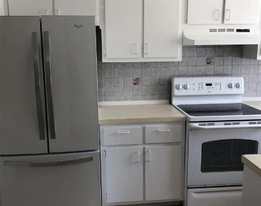 7501 Gallineta Court - Photo Thumbnail 3