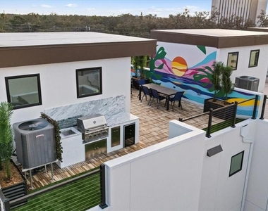 623 Petit Way - Photo Thumbnail 4