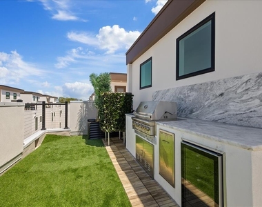 623 Petit Way - Photo Thumbnail 2