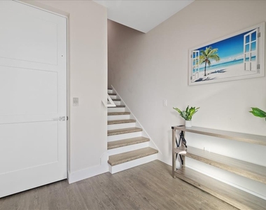 623 Petit Way - Photo Thumbnail 8