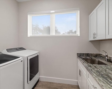 623 Petit Way - Photo Thumbnail 32