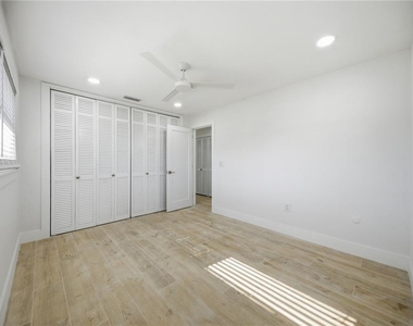 1301 62nd Terrace S - Photo Thumbnail 8