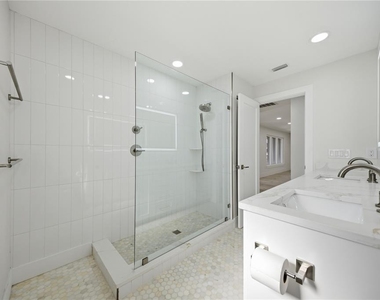 1301 62nd Terrace S - Photo Thumbnail 12