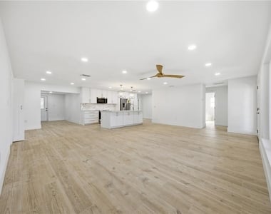 1301 62nd Terrace S - Photo Thumbnail 3