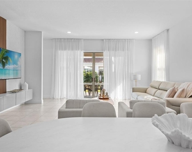 13736 Larkton Lane - Photo Thumbnail 16