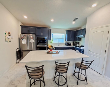 334 Preserve Pointe Boulevard - Photo Thumbnail 4