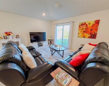 334 Preserve Pointe Boulevard - Photo Thumbnail 8