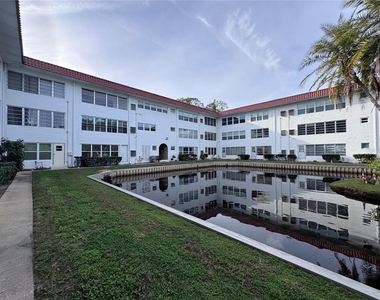100 El Camino Drive - Photo Thumbnail 10