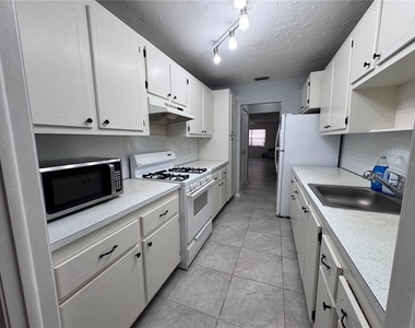 100 El Camino Drive - Photo Thumbnail 13