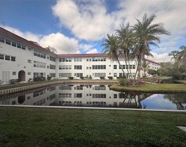100 El Camino Drive - Photo Thumbnail 11