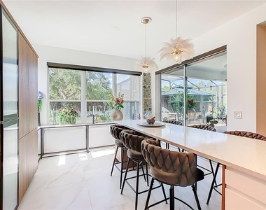 790 Carmel La - Photo Thumbnail 11