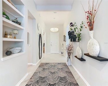 790 Carmel La - Photo Thumbnail 6