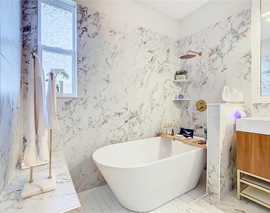 790 Carmel La - Photo Thumbnail 23