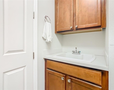 790 Carmel La - Photo Thumbnail 43