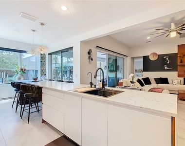 790 Carmel La - Photo Thumbnail 10