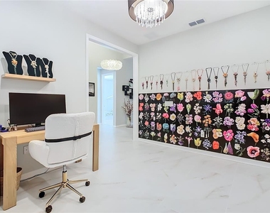 790 Carmel La - Photo Thumbnail 16
