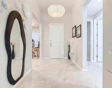 790 Carmel La - Photo Thumbnail 5