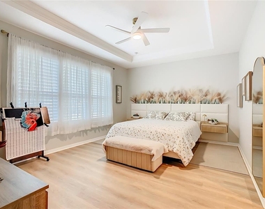 790 Carmel La - Photo Thumbnail 17