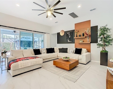 790 Carmel La - Photo Thumbnail 2