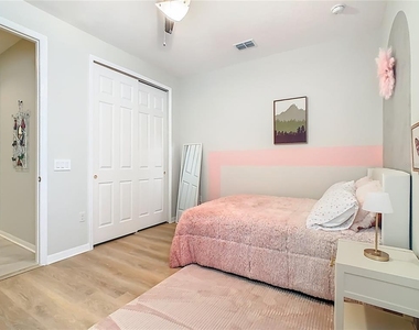 790 Carmel La - Photo Thumbnail 34