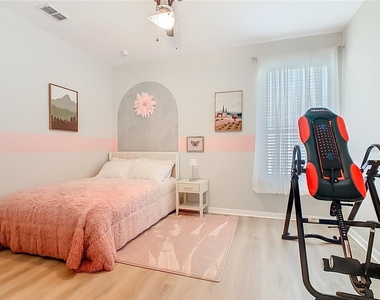 790 Carmel La - Photo Thumbnail 33