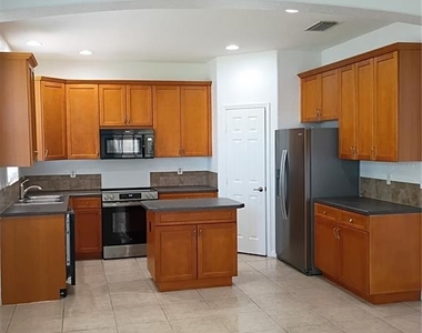 3549 Maple Ridge Loop - Photo Thumbnail 10