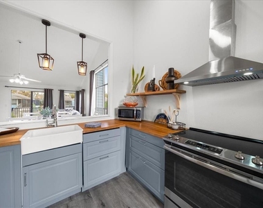 2925 N Rivers Edge Boulevard - Photo Thumbnail 49