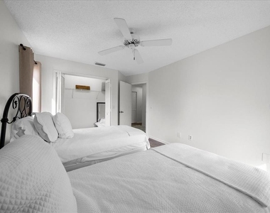 2925 N Rivers Edge Boulevard - Photo Thumbnail 11