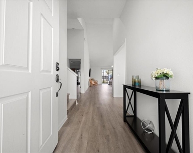 2925 N Rivers Edge Boulevard - Photo Thumbnail 34